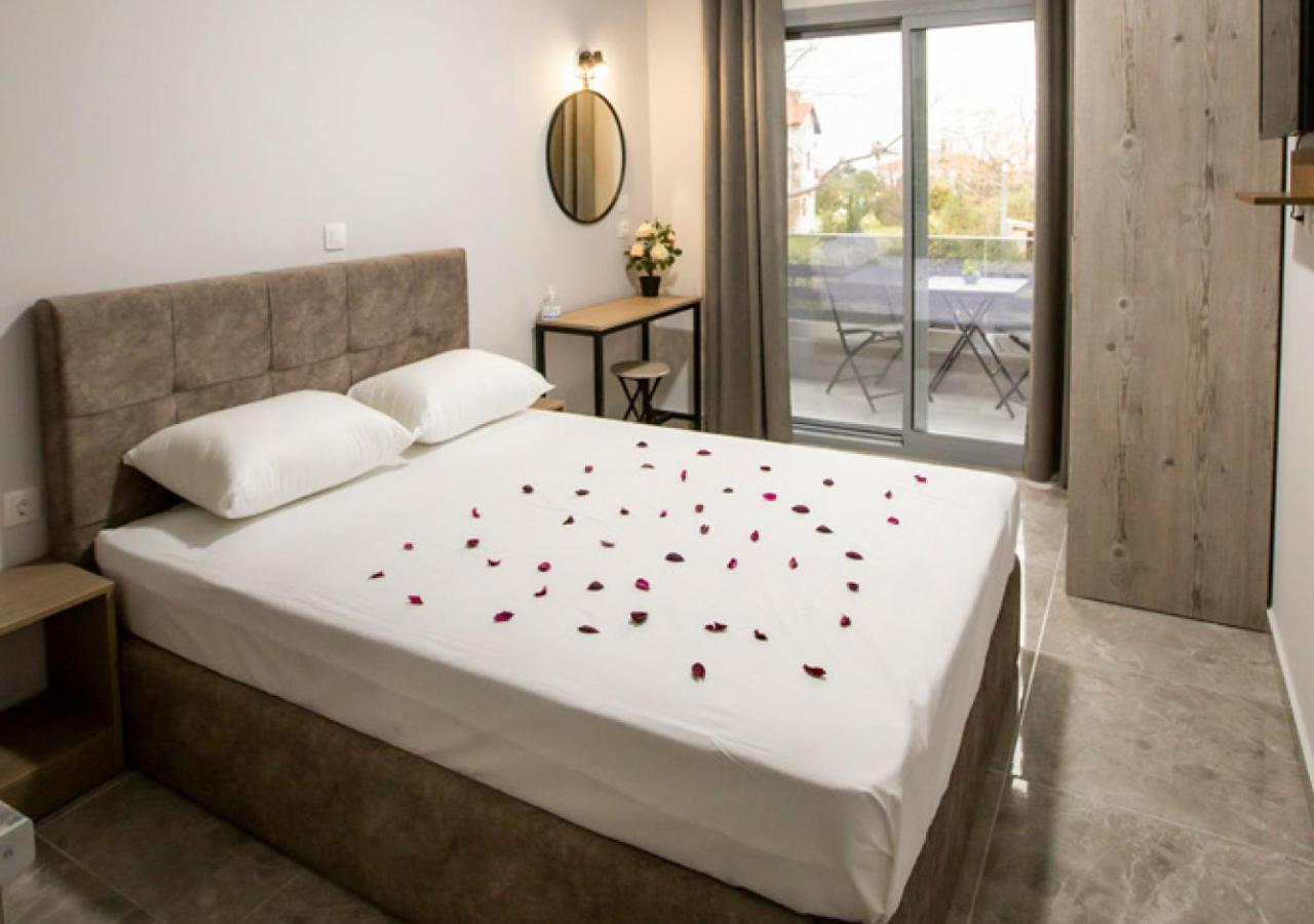 Artemida Suites Hanioti Exteriör bild