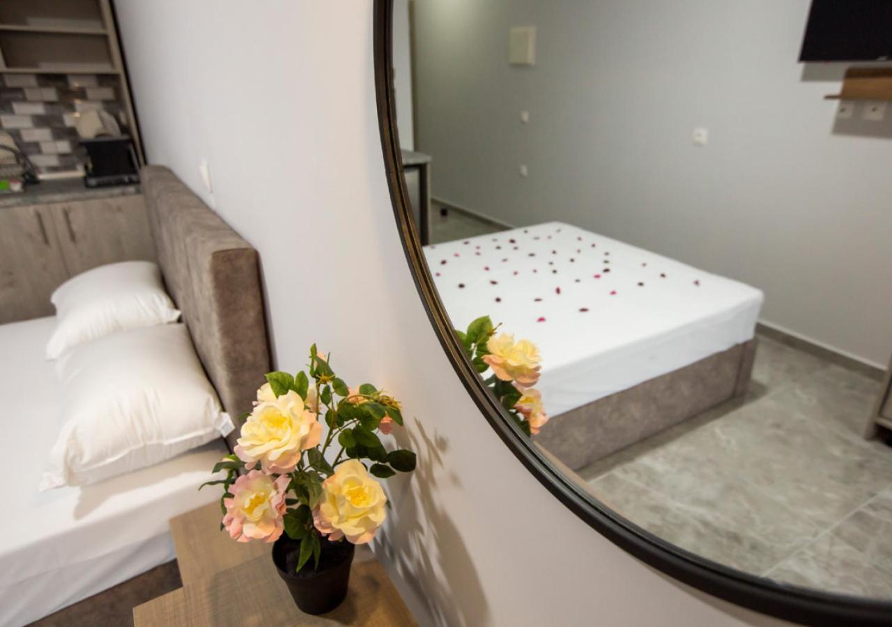 Artemida Suites Hanioti Exteriör bild