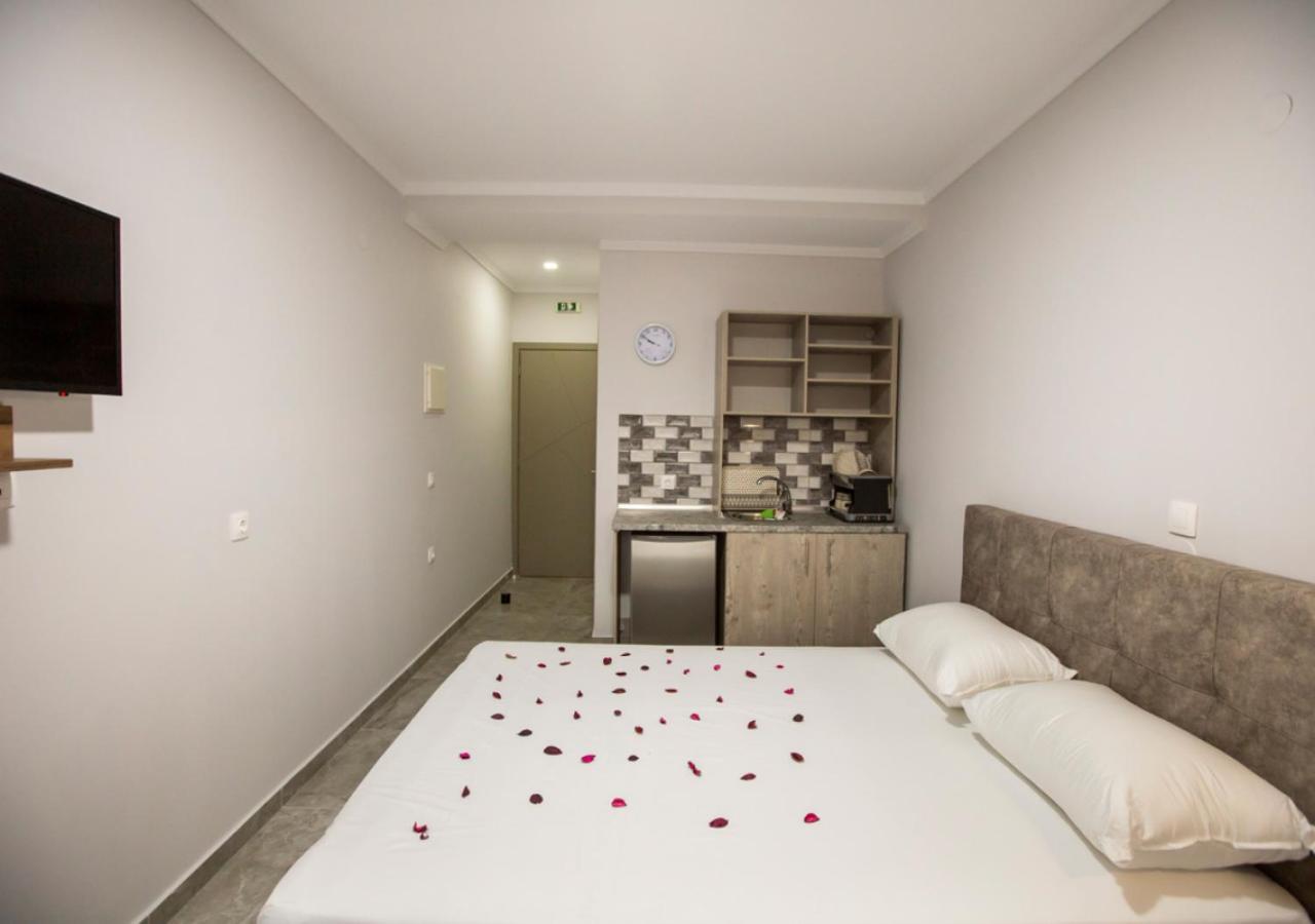 Artemida Suites Hanioti Exteriör bild