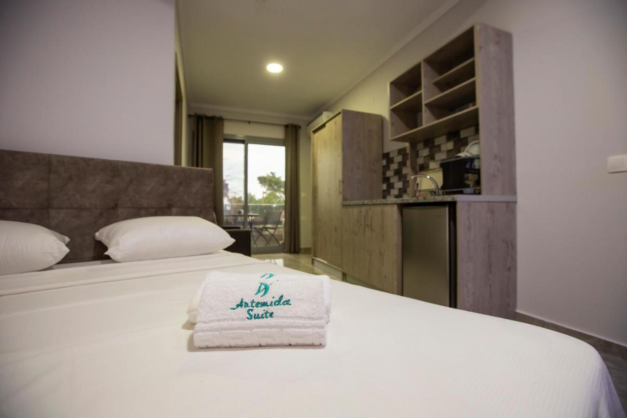 Artemida Suites Hanioti Exteriör bild